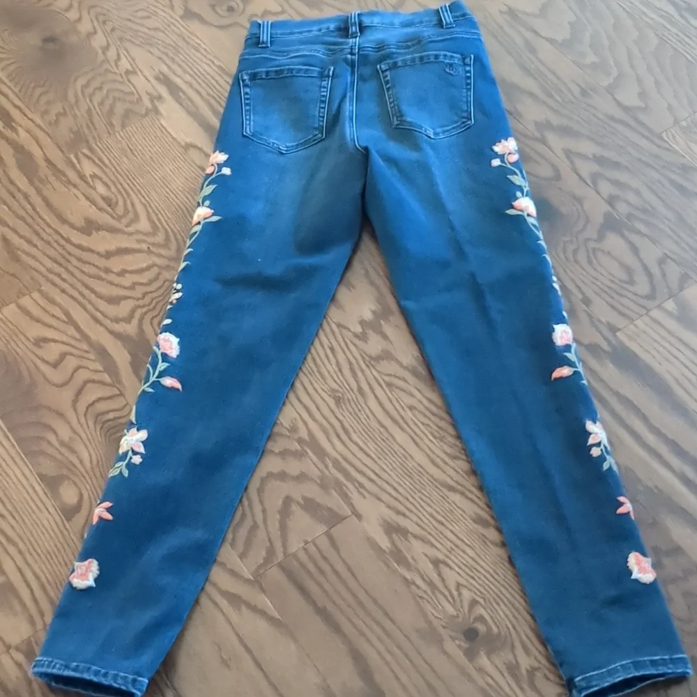 Embroidery Jeans - Picture 4 of 10